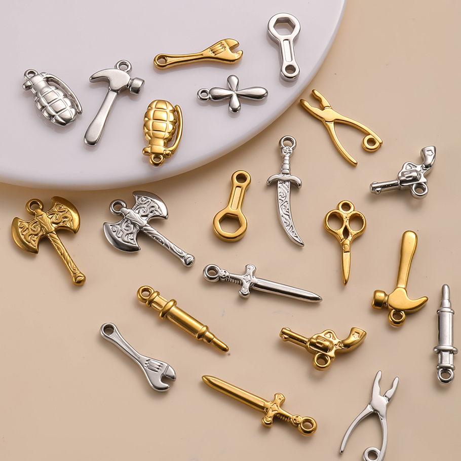 Jewelry Making Vise - 7個入りツールセット、バイス、レンチ、そろばん、ハンマー、斧、ハサミチャーム、ステンレス鋼ペンダント、DIY手作りチョーカーブレスレットジュエリー用