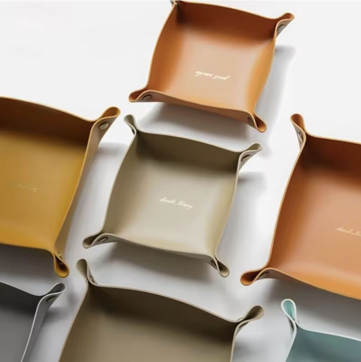 北欧スタイルの革収納トレイデスクトップオーガナイザーキージュ - Jewelry Making Tray のレビューと価格