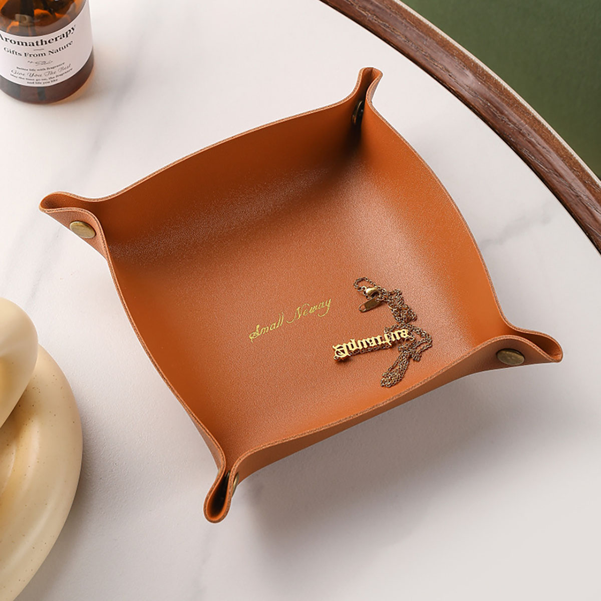 北欧スタイルの革収納トレイデスクトップオーガナイザーキージュ - Jewelry Making Tray のレビューと価格