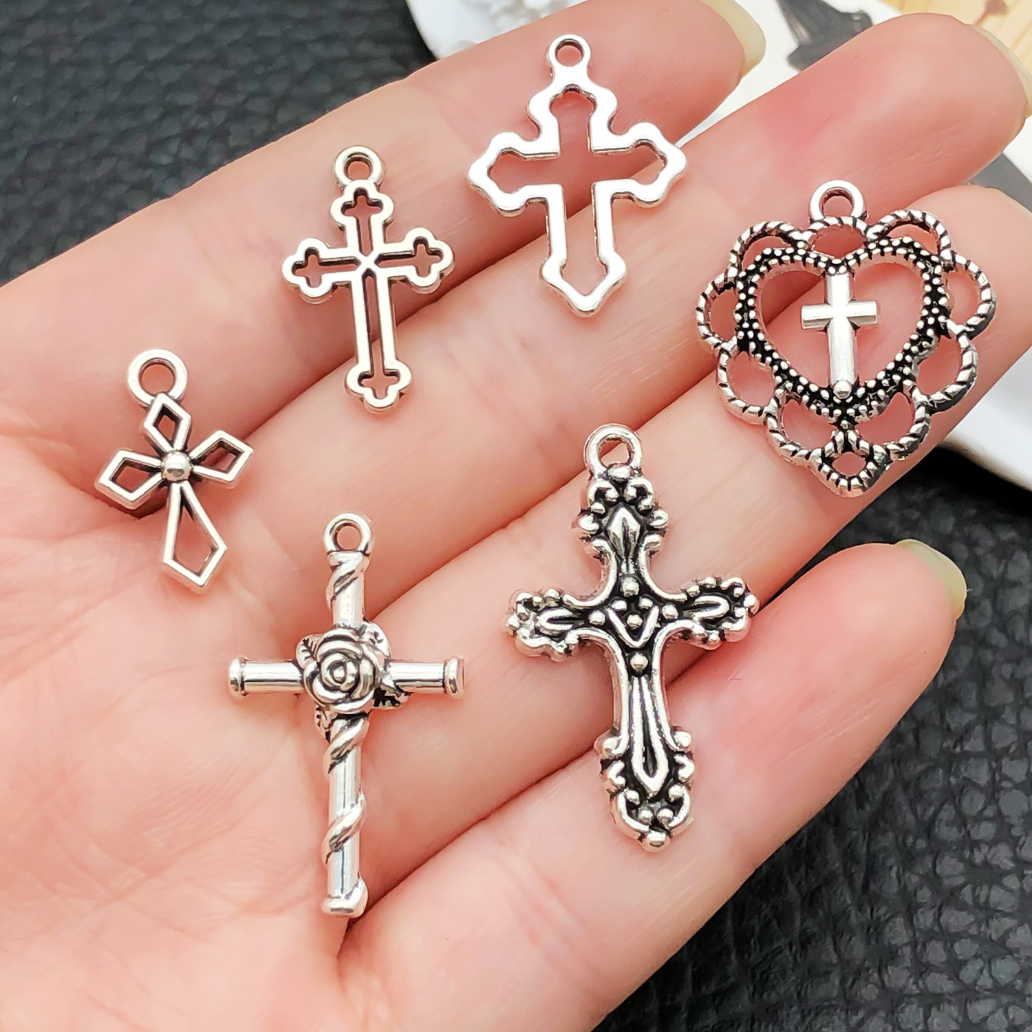 52個のクロスペンダント詰め合わせ (アンティークシルバー/ - Jewelry Making Tutorials のレビューと価格